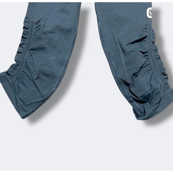 Lululemon Womens In the Flow Crop Size 4 Gray Athleisure Yoga Sporty - Picture 2 of 5